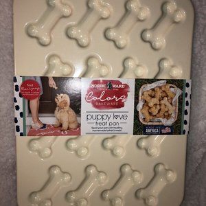 Nordic Ware Colors Bakeware Puppy Love Treat Pan NWT